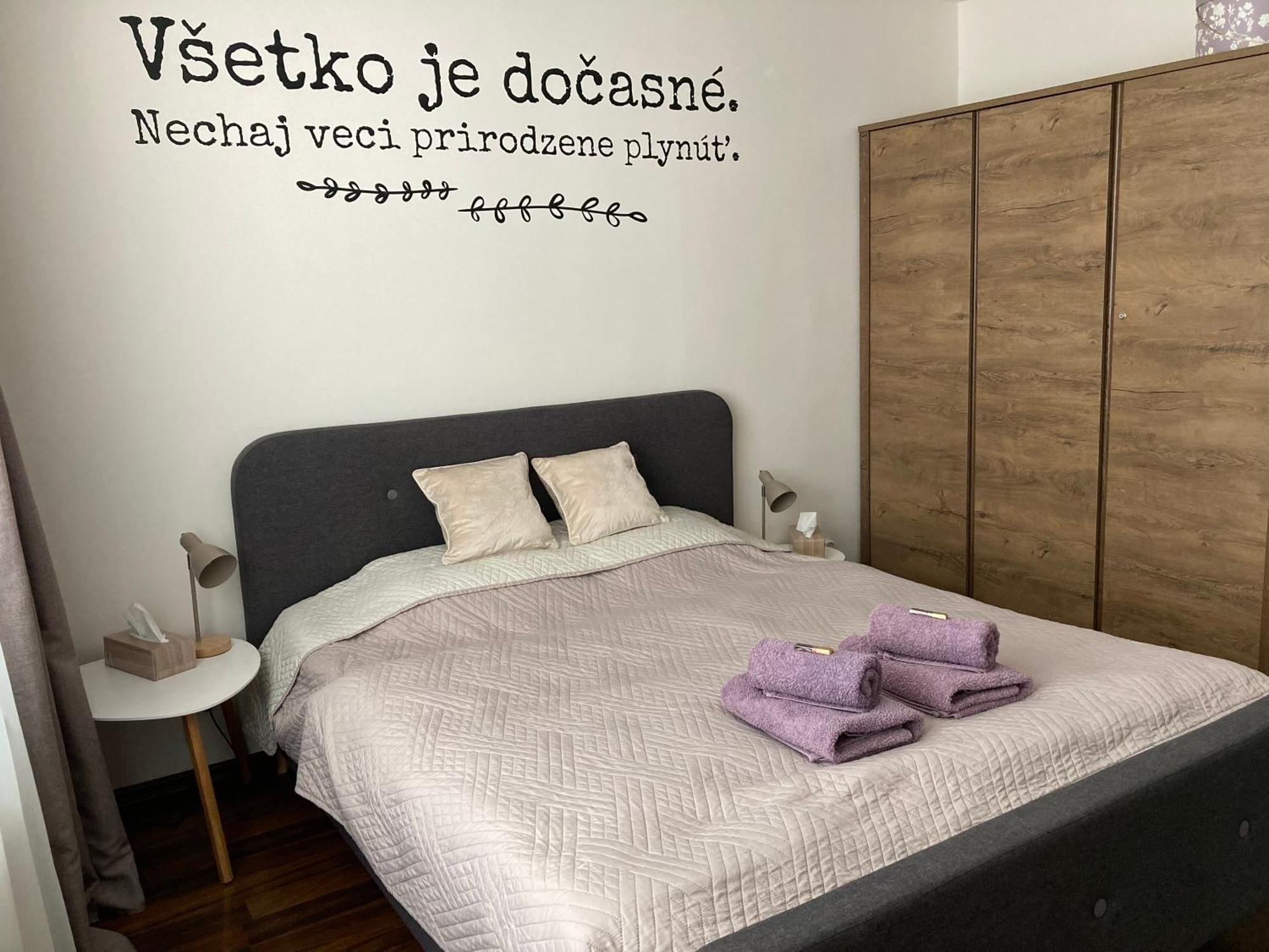 Apartman Zemplin Michalovce Exteriör bild